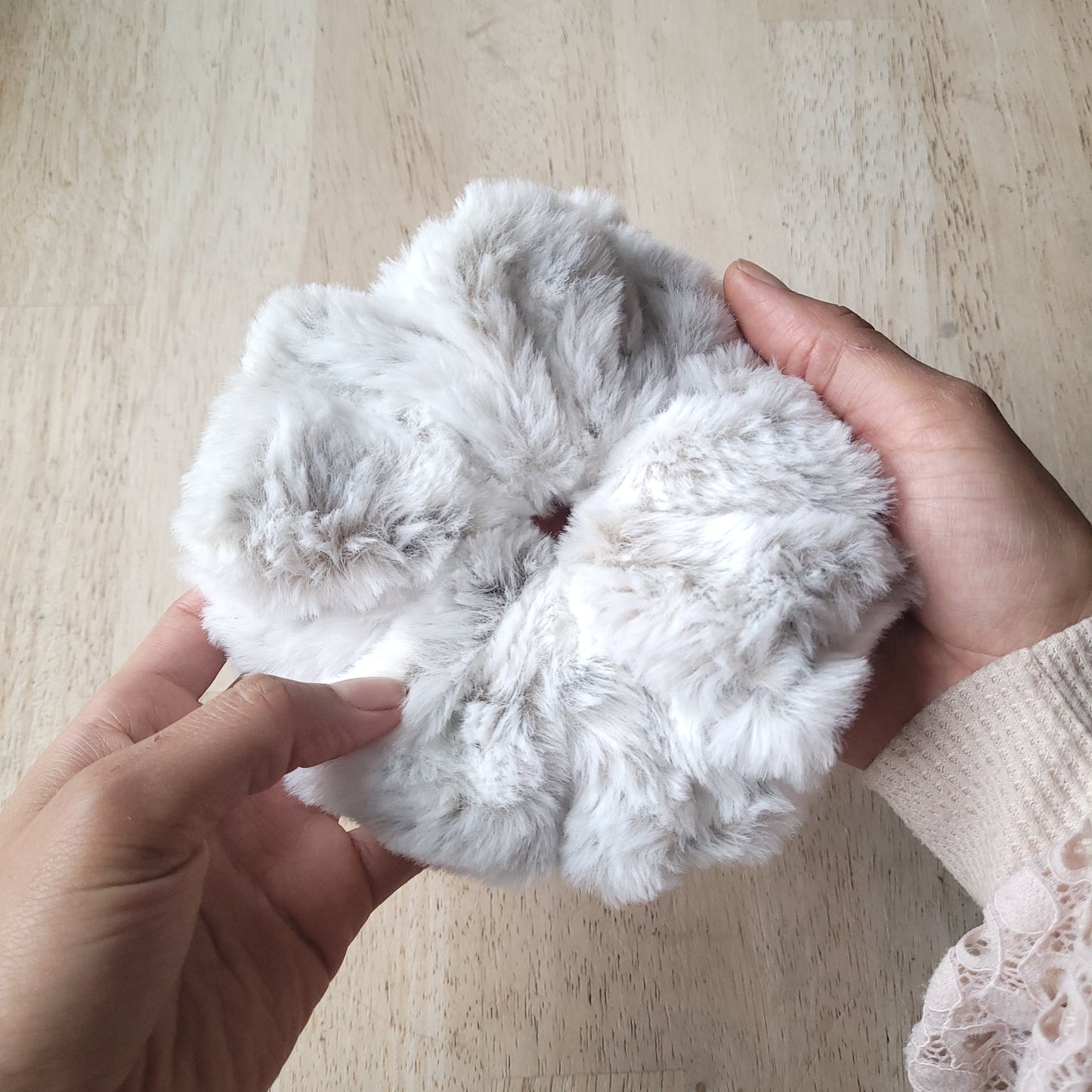 Faux Fur Scrunchie Snow Leopard XL