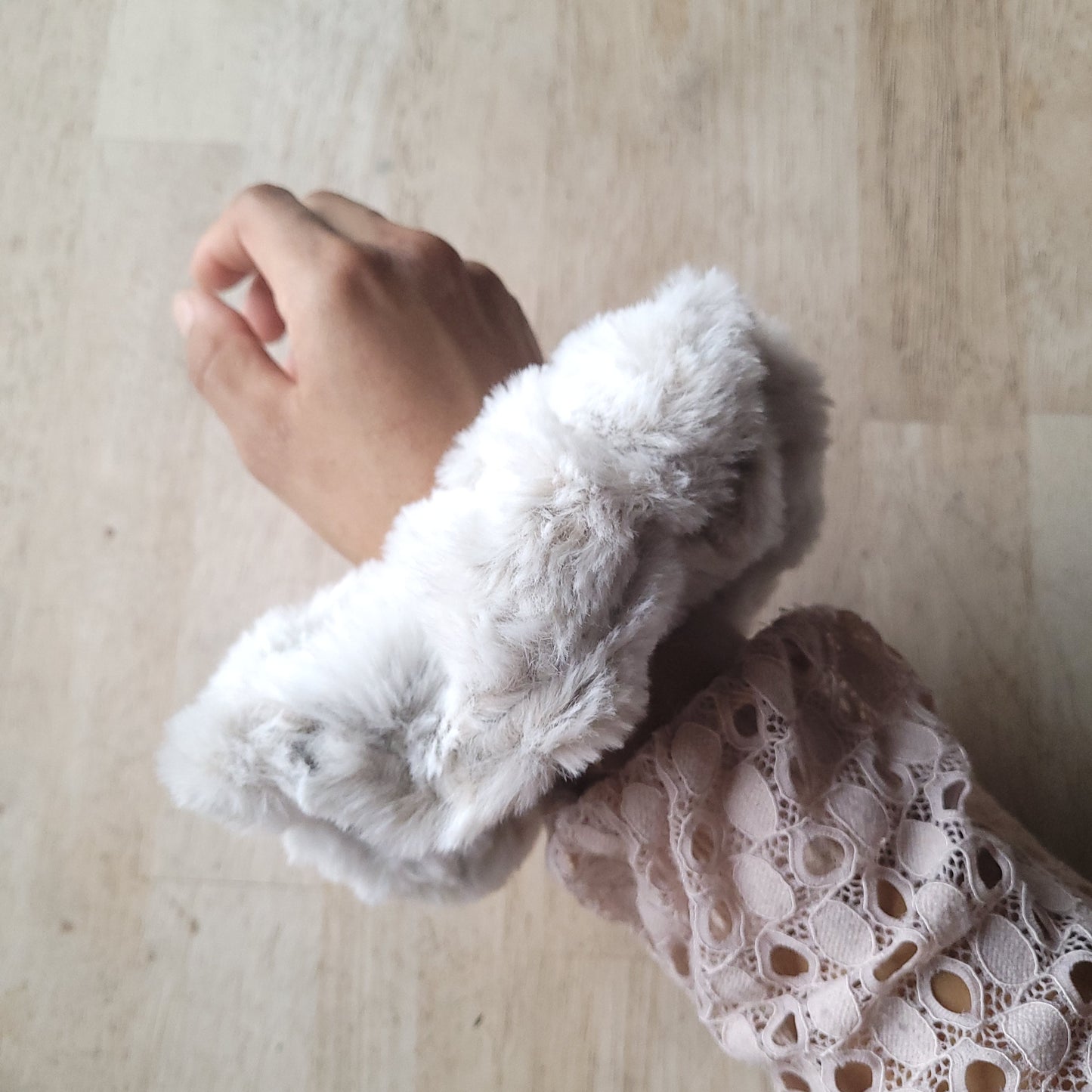 Faux Fur Scrunchie Snow Leopard XL